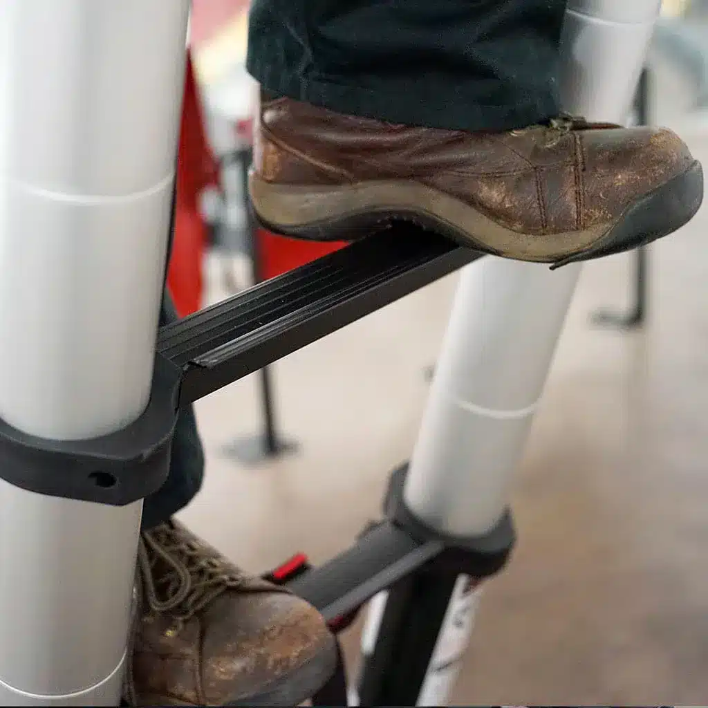 TB Davies 4.4m XTEND+CLIMB Super ProSeries S2.0 Telescopic Ladder 11 TB Davies 4.4m XTEND+CLIMB Super ProSeries S2.0 Telescopic Ladder - Image 11